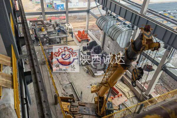 年產(chǎn)3萬噸（金屬量）高純?nèi)獎(jiǎng)恿﹄姵丶?jí)硫酸鎳項(xiàng)目施工現(xiàn)場(chǎng)