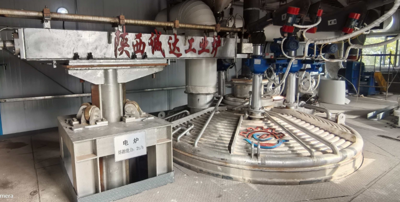 重磅突破！我司 2000KVA 粉煤灰熔融直流電弧爐成功開爐，引領(lǐng)固廢資源化新賽道